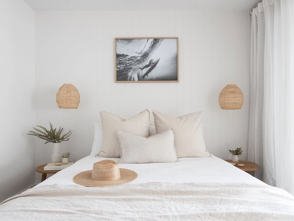Queen bed main guest room