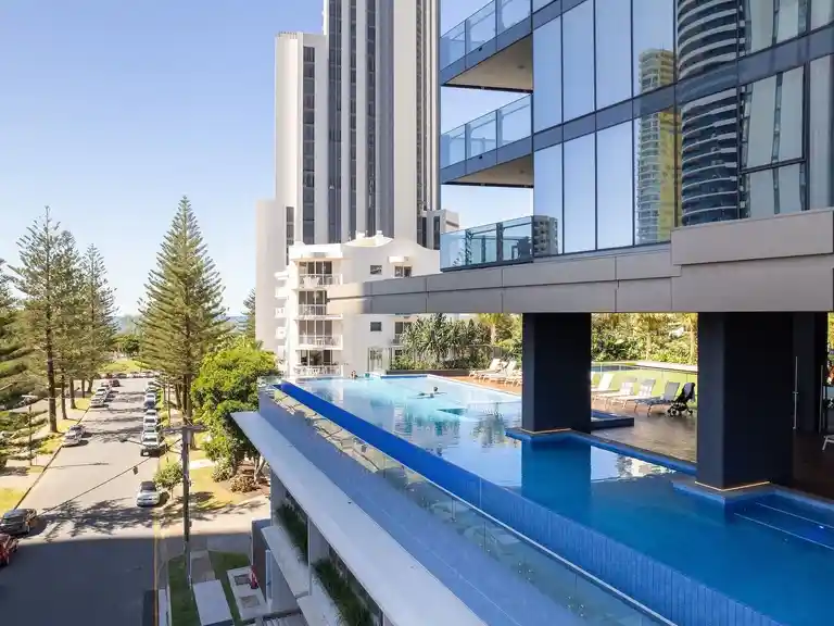 50m Infinity Pool - Ultiqa Signature Broadbeach