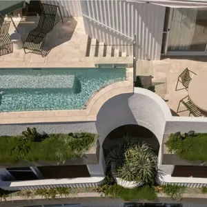 Four bedroom home in Burleigh - Pool and outdoor dining