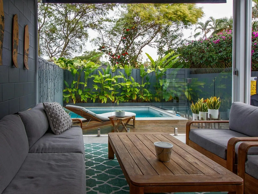 3 Bedroom home in Miami - Pool and outdoor seating area