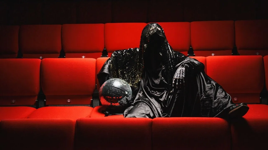 NO ONE GETS OUT OF HERE ALIVE Image 1
