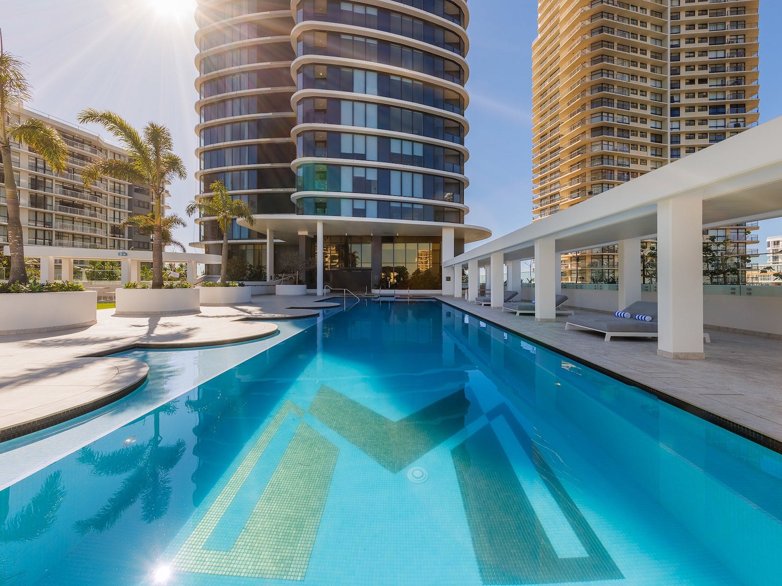 Meriton Suites Surfers Paradise Destination Gold