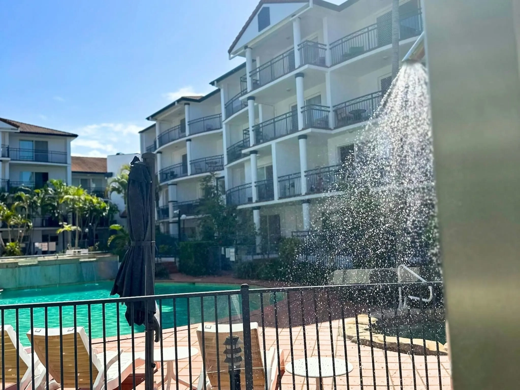 Blue water luxury villas heated pool and water fountain