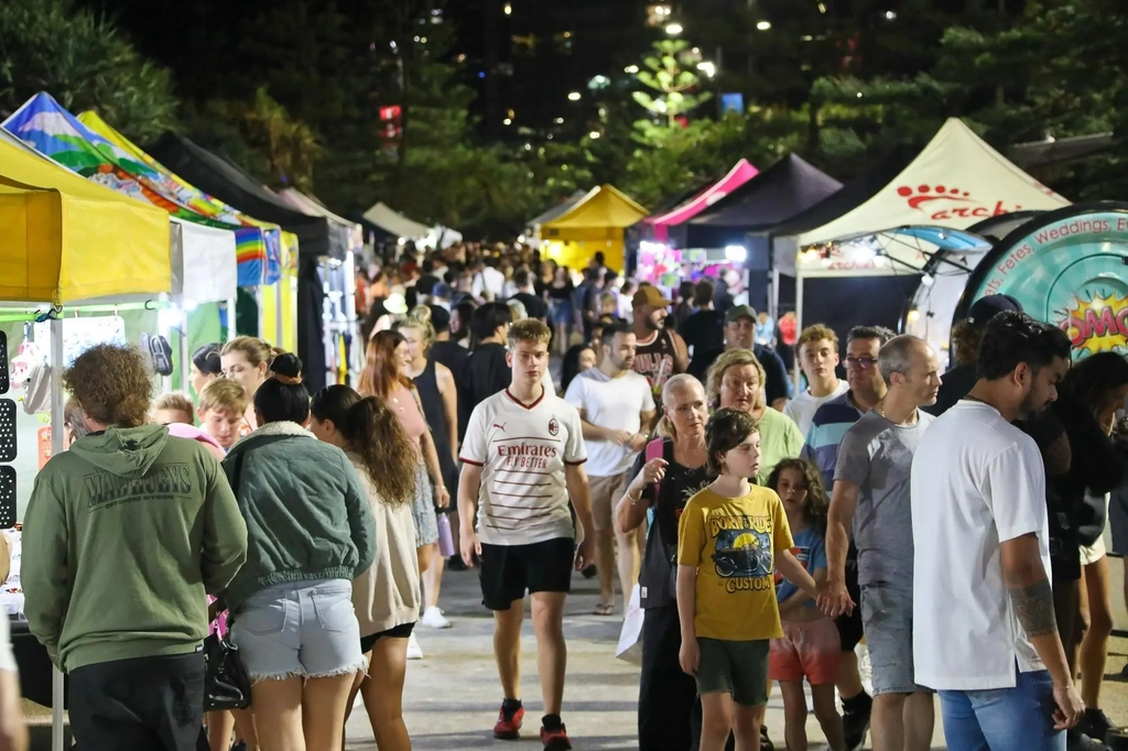 Surfers Paradise Christmas Twilight Market Image 4