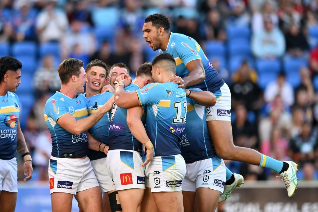 NRL Gold Coast Titans v Panthers (Round 22) Image 4