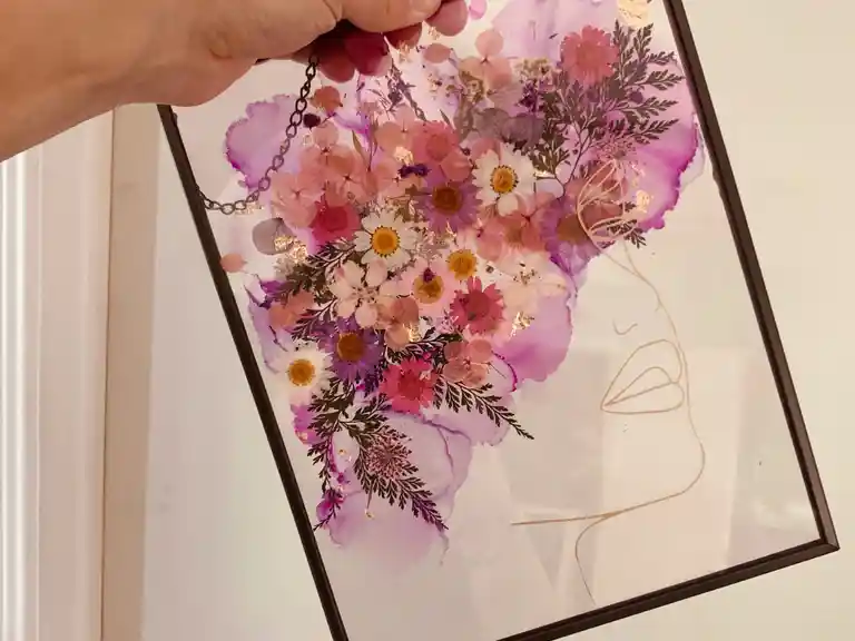 Learn to make an alcohol ink flower and dried flower frame - Broadbeach Sip 'n' Dip Image 1