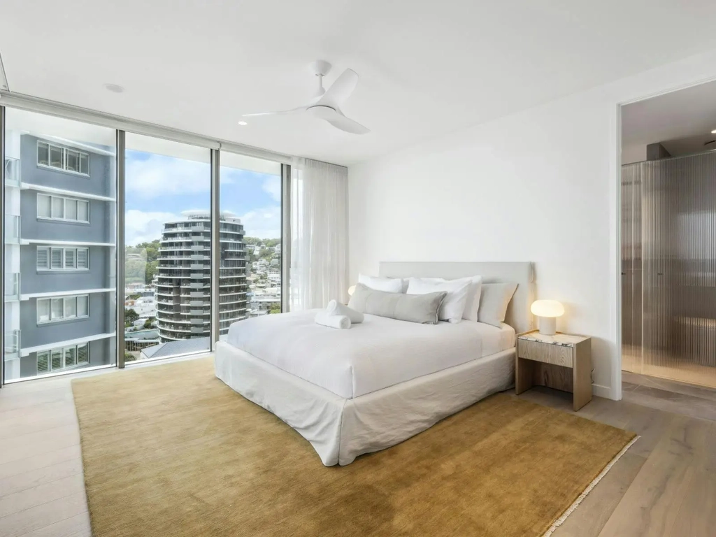 3 Bedroom unit in Burleigh - Master Bedroom