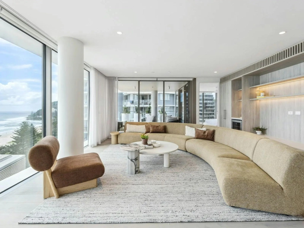 3 Bedroom unit in Burleigh - Lounge