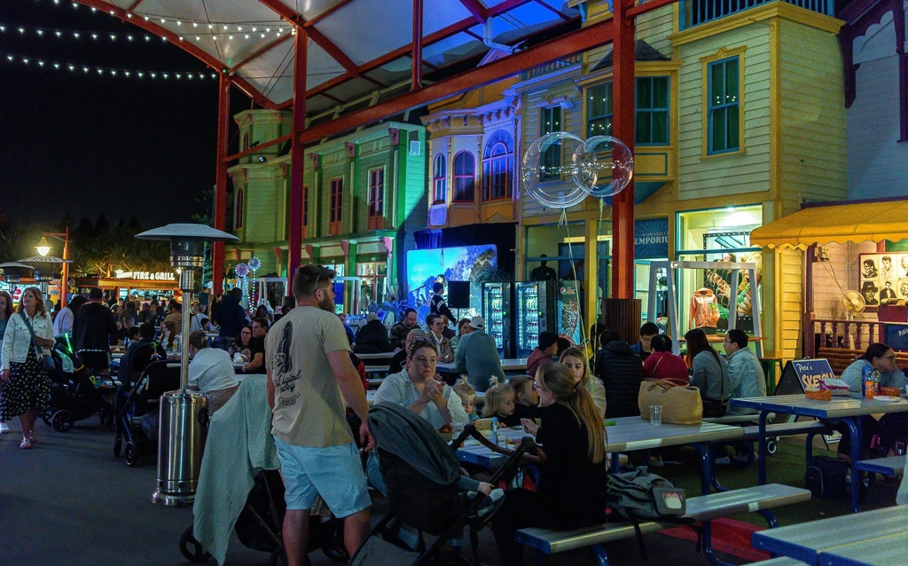 Dreamworld Night Market Image 7