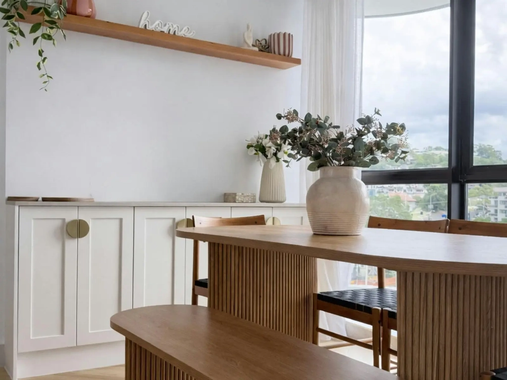 2 bedroom unit in Burleigh - Dining area