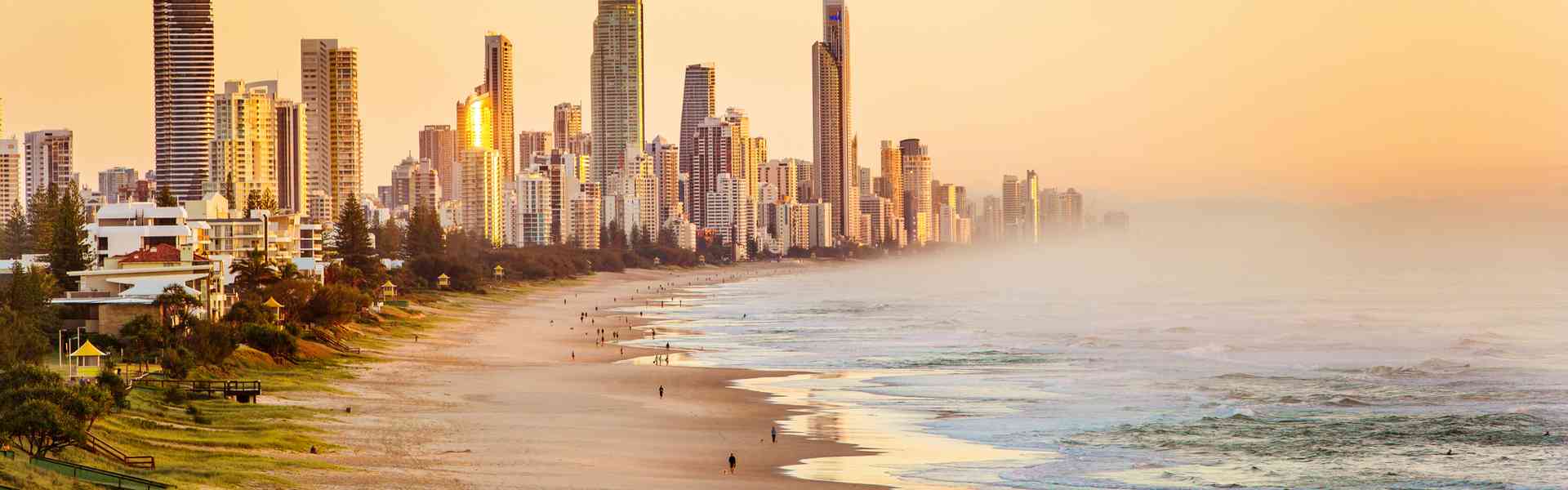 Explore the Gold Coast by Tram: Broadbeach to Burleigh Heads