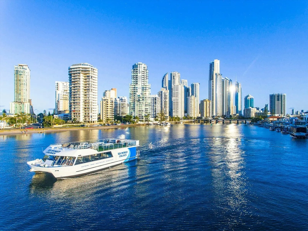 Dining vessel Spirit of Elstoon cruising down Surfers Paradise