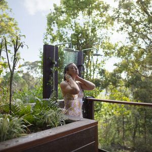 Gwinganna outdoor shower.jpg