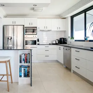 2 bedroom unit in Mermaid Beach - kitchen