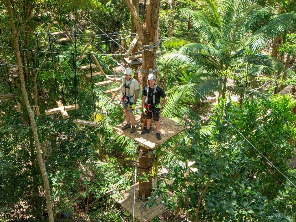 2 guests on a platform on black course