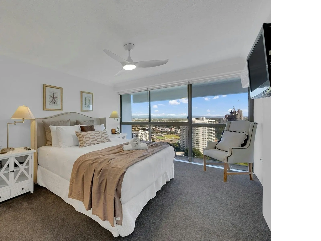 2 bedroom unit in Burleigh - Master
