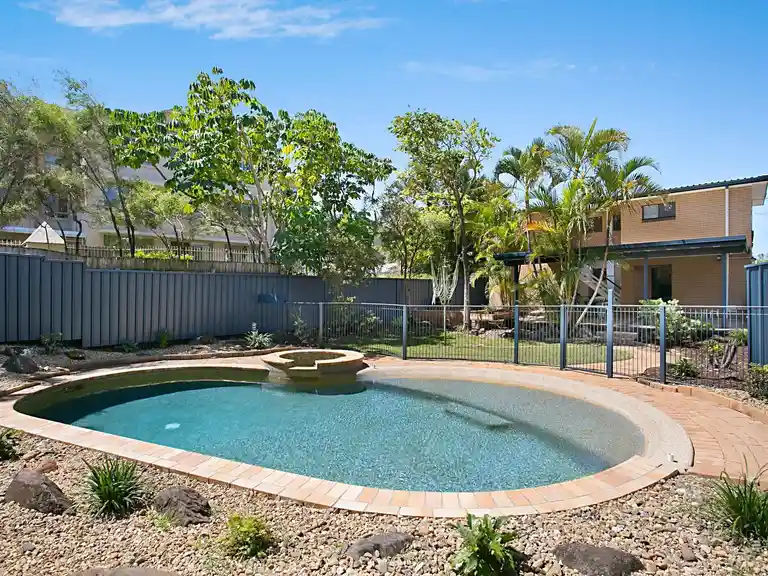 Petrel By The Sea - Nobby's Beach - Pool