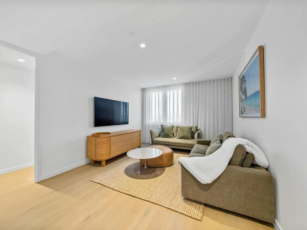 3 Bedroom unit in Burleigh - 2nd Lounge