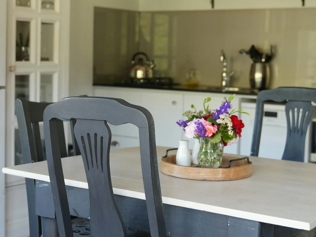 Open plan dinning area with Kitchenette