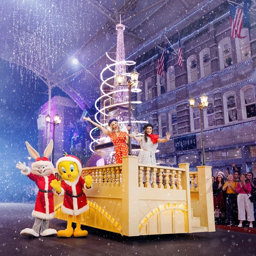 White Christmas at Warner Bros. Movie World Image 2