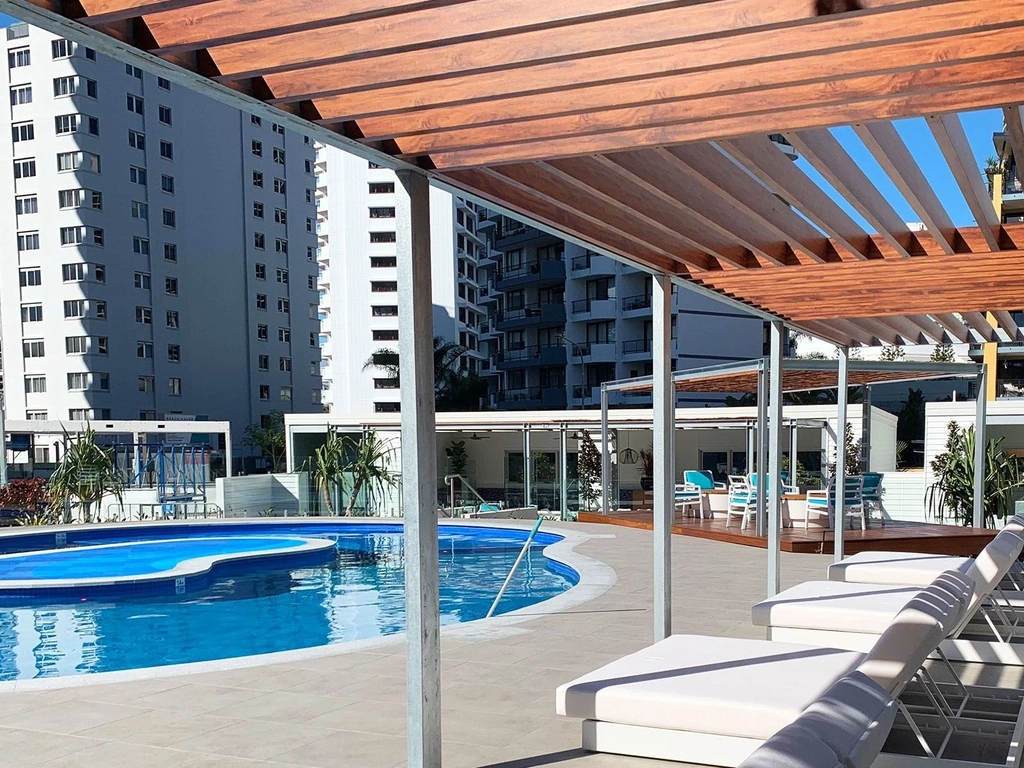 Outdoor Pool & BBQ Area
