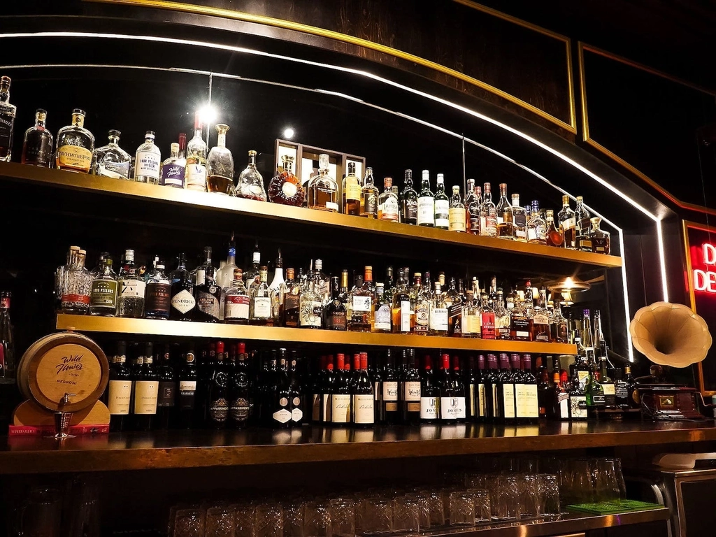 Unleash your taste buds with an impressive selection of beers, wines, spirits, and cocktails!