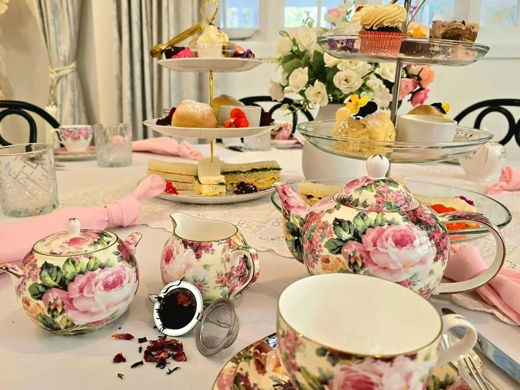 Luxurious High Tea Image 2