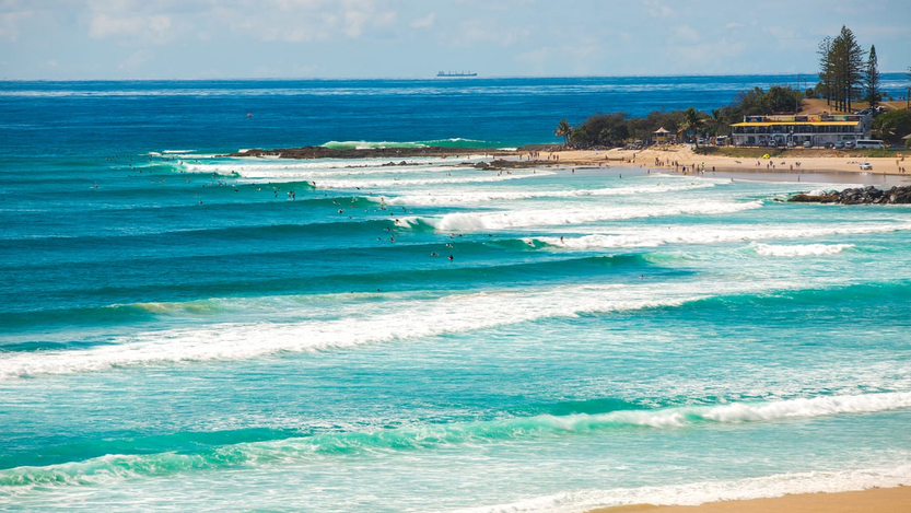 Surfing Super Smooth Waves - Surfers Paradise and Straddie 