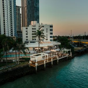 River_house_1.jpg