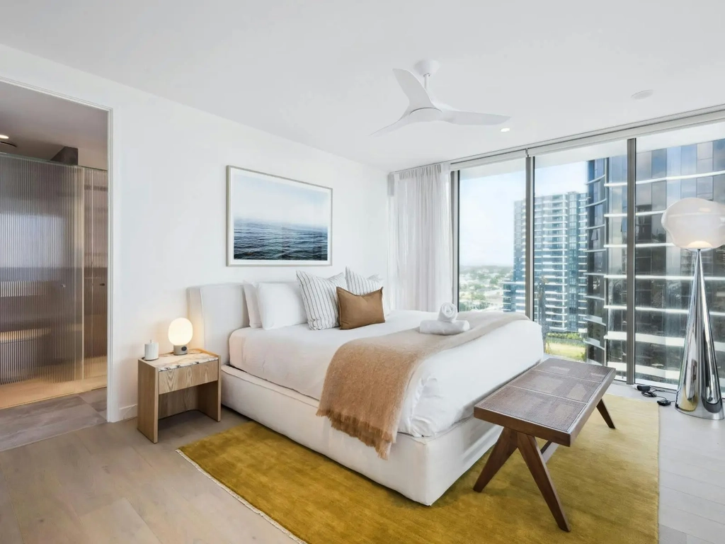 3 Bedroom unit in Burleigh - Master bedoom
