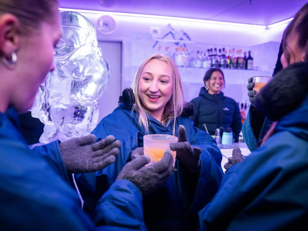 IceBar Surfers