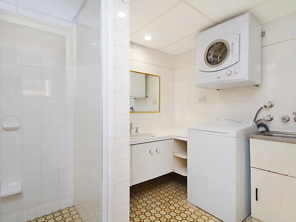 Bathroom with washing machine