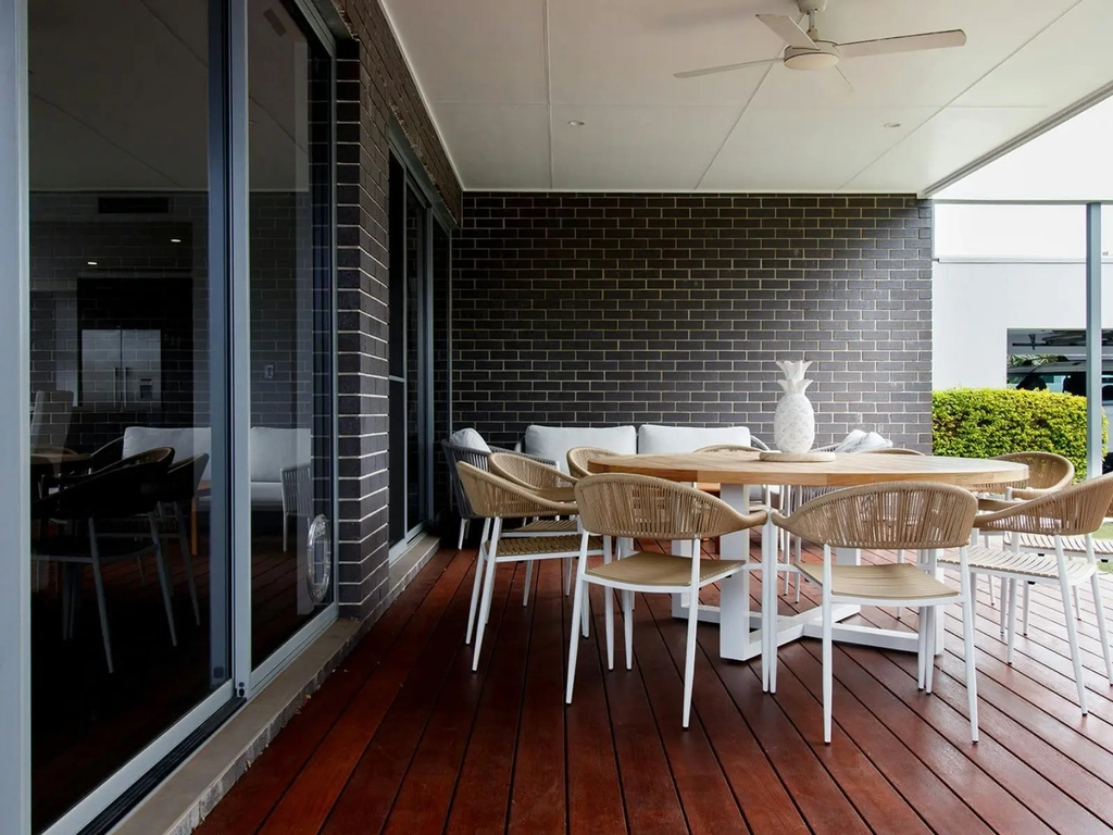 Five Bedroom home in Broadbeach - Outdoor dining