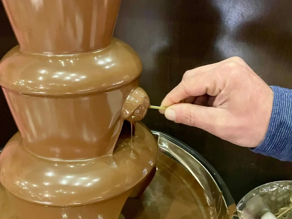 chocolate fountain dessert at Waves buffet restaurant