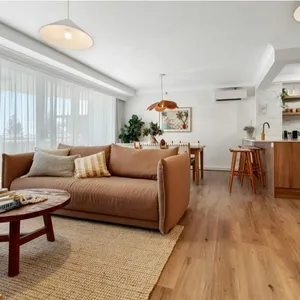 2 bedroom unit in Burleigh - lounge