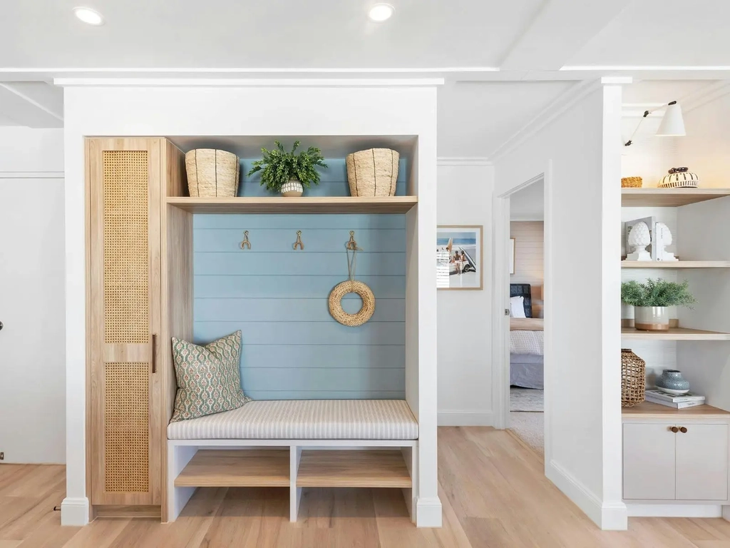 Three bedroom home in Miami - Sitting/decorative area