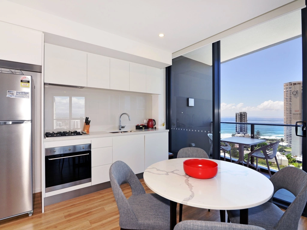 1 Bedroom Ocean View Apartment - Kitchen & Dining Area