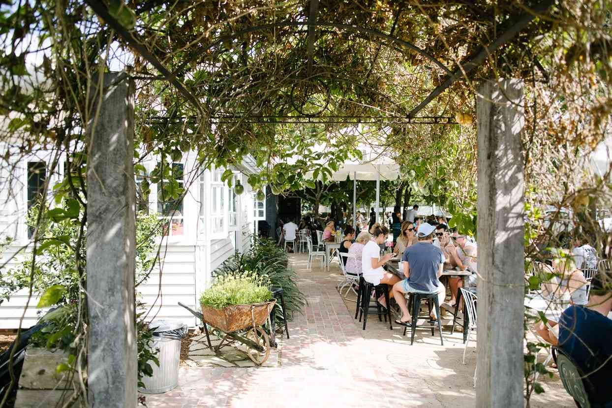 LOCAL’S GUIDE: OUTDOOR DINING ON THE GOLD COAST