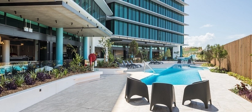 Rydges-pool side_822x365