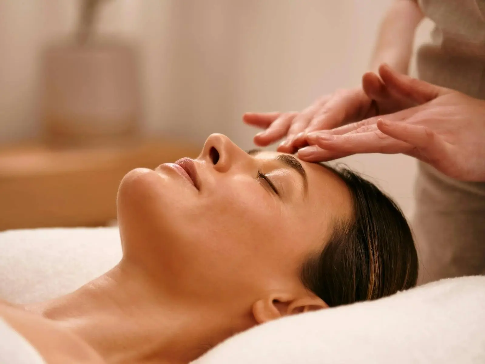 20% off Customised Massage & Facial (75min)