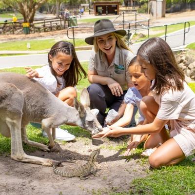 CWS-kangaroo_feeding_with_kids_820x547.jpg