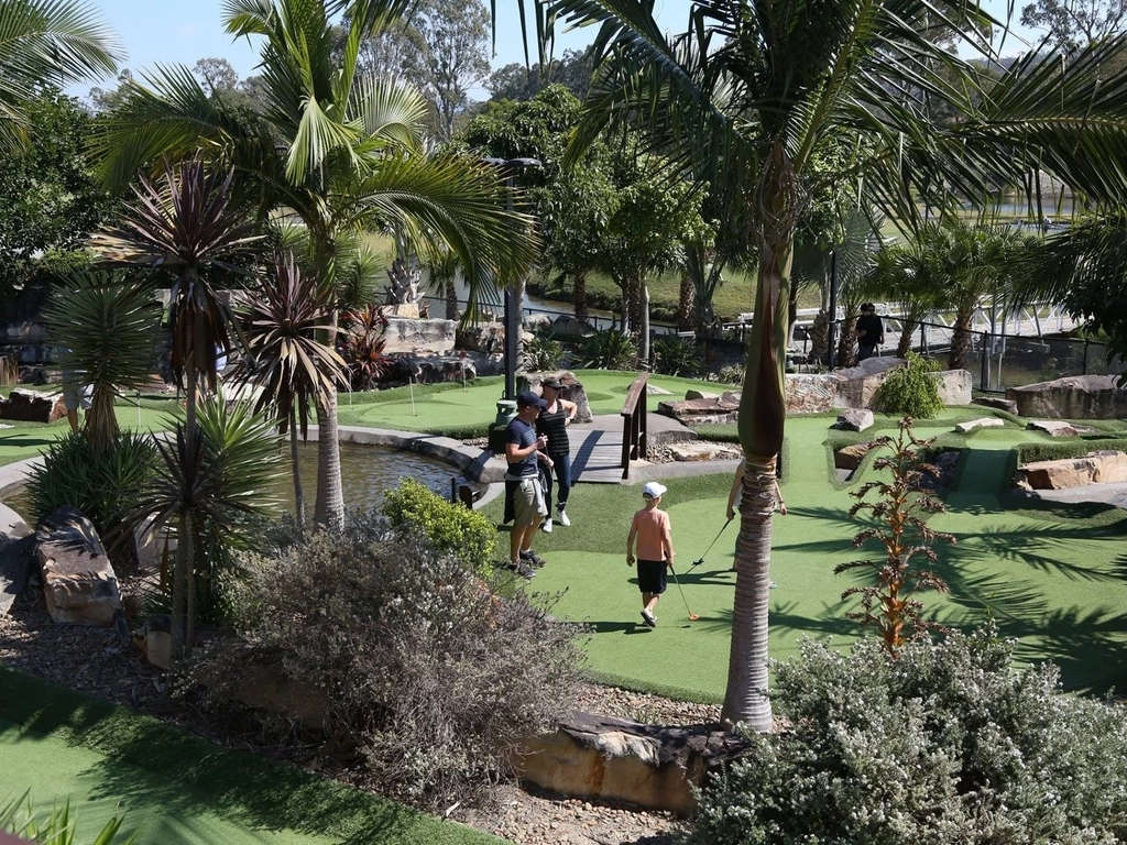 The Club Mini Golf