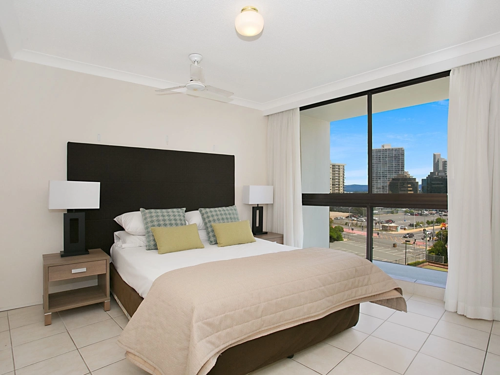 7D The Imperial - Surfers Paradise - Master Bedroom