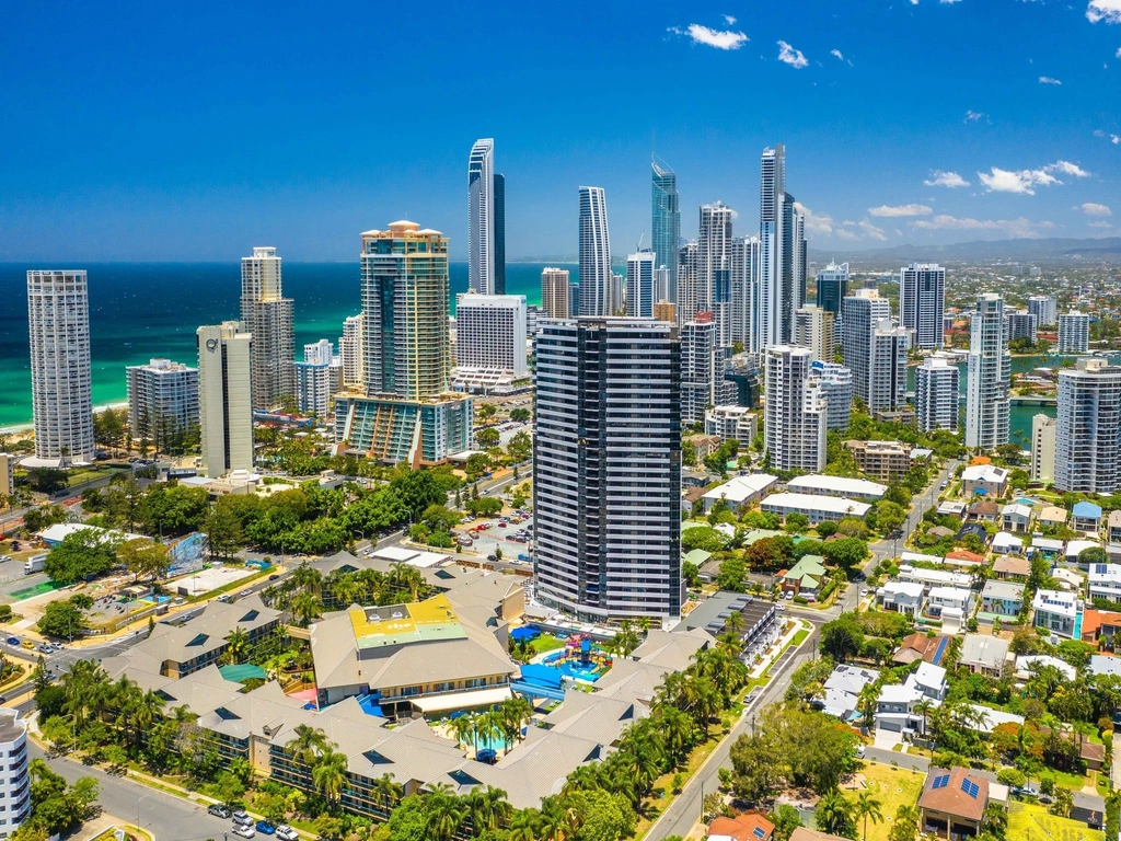 Paradise resort - Located in the best spot on the Gold Coast, just outside the heart of Surfers!
