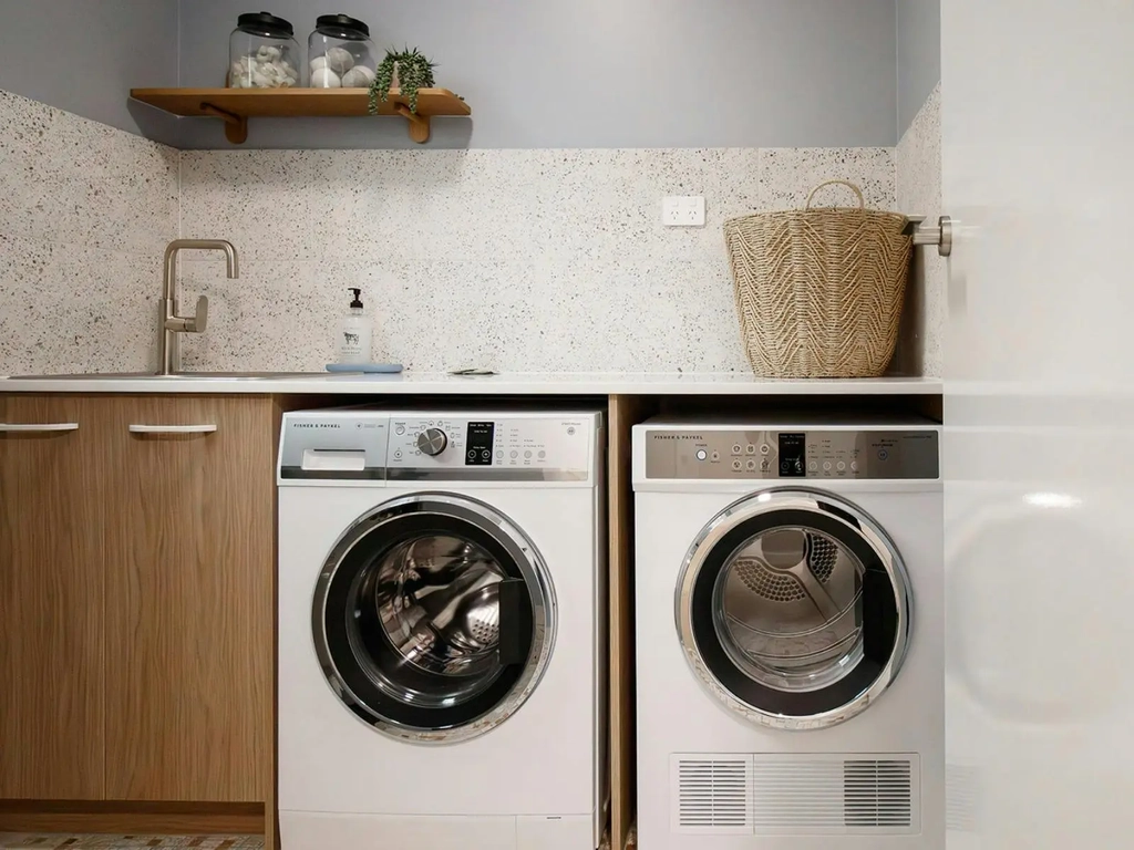 3 Bedroom unit in Bilinga - Laundry facilities