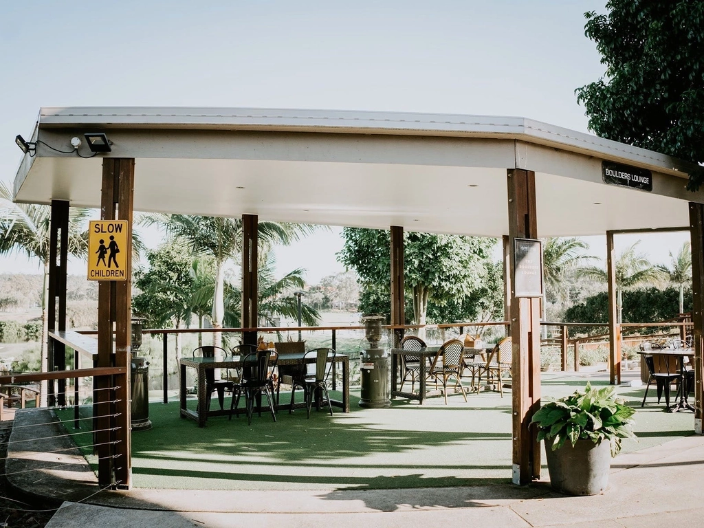 Boulders Lounge dining space at The Club at Parkwood Village