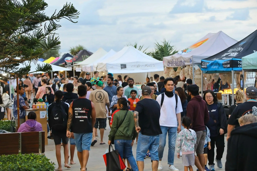 Surfers Paradise Christmas Twilight Market Image 2