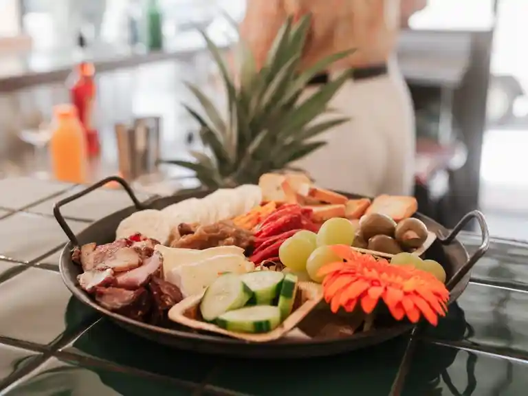 Dollywood Tapas Board
