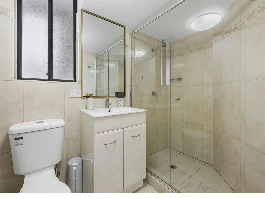 2 Bedroom unit in Palm Beach - Bathroom