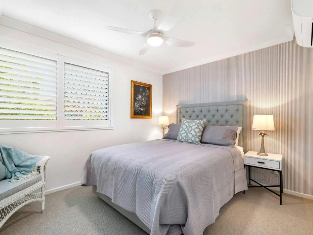 2 bedroom villa in Surfers Paradise -Bedroom 1